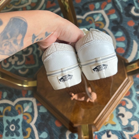 New - Picture 3 of 5